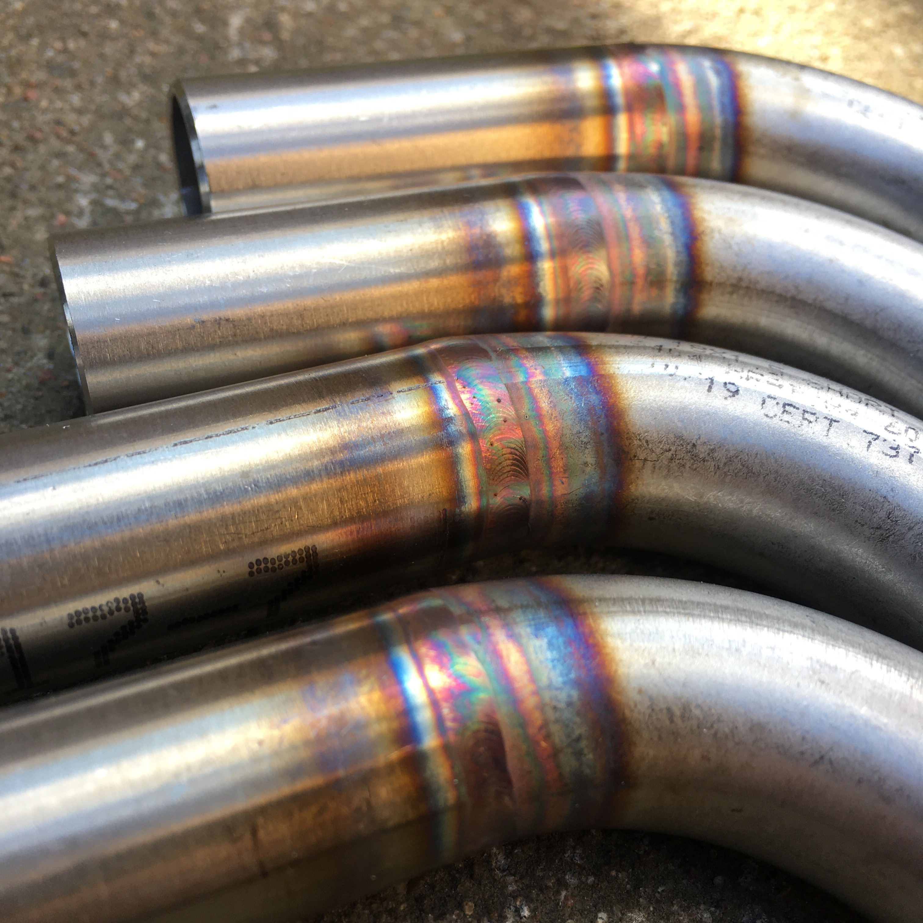 Titano išmetimo sistema